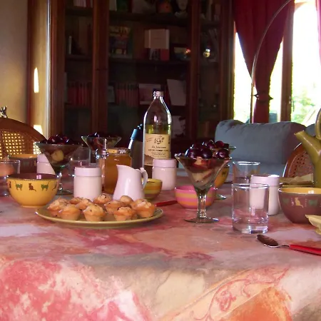 Croix Blanche Bed & Breakfast Cellieu
